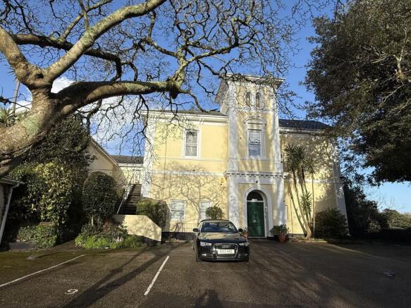 1 bed property, in Wellswood, £90,000