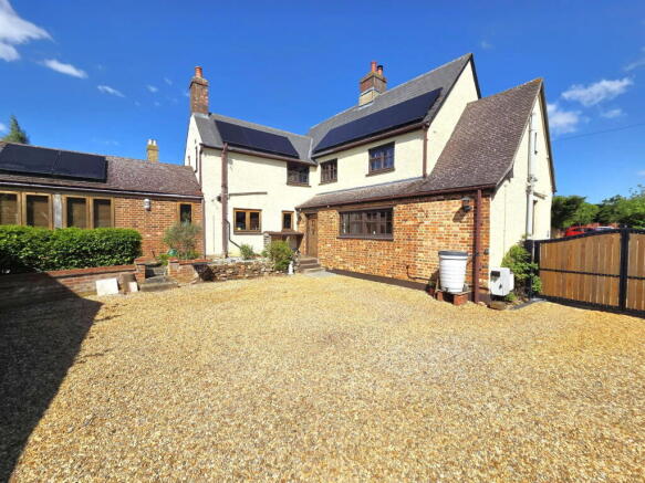 3 bed property, in Mill Street, £600,000