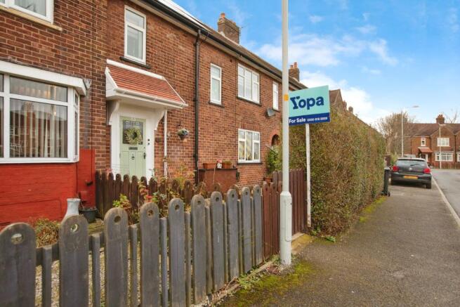 3 bed property, in Pope Lane, £200,000