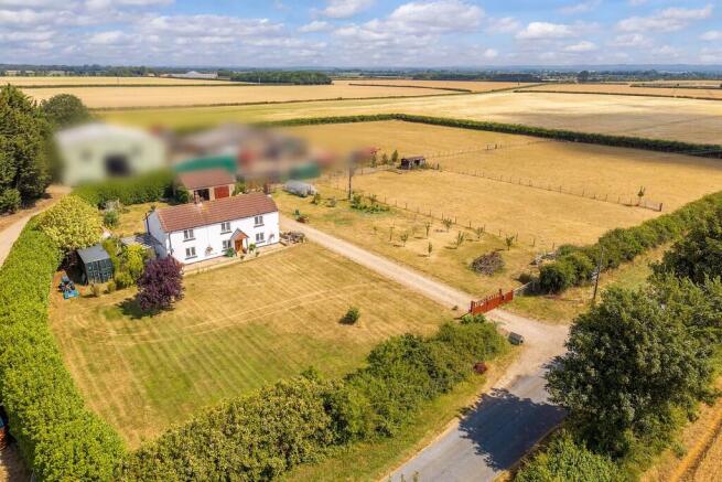 5 bed property, in Normanby Cliff, £675,000