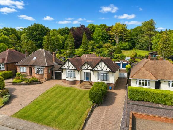 3 bed property, in Tring Road, £675,000