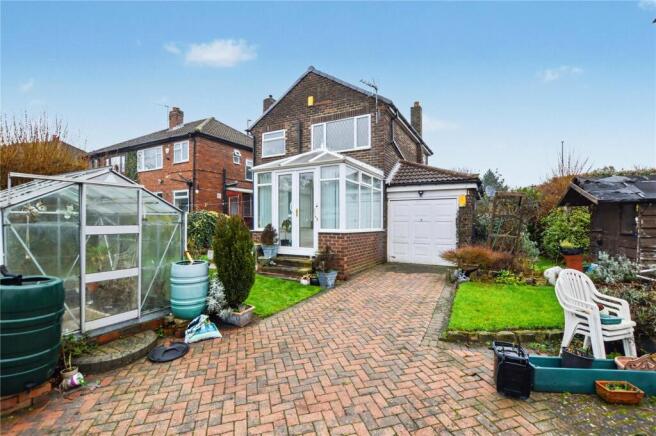 3 bed property, in Leeds Road, £270,000