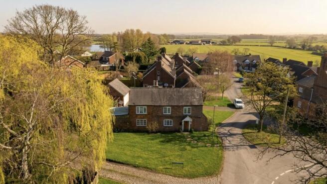 3 bed property, in Townfield Lane, £500,000