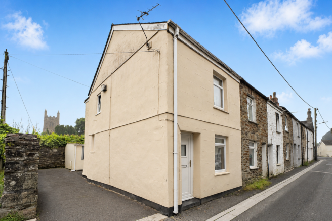 2 bed property, in Valentine Row, £170,000