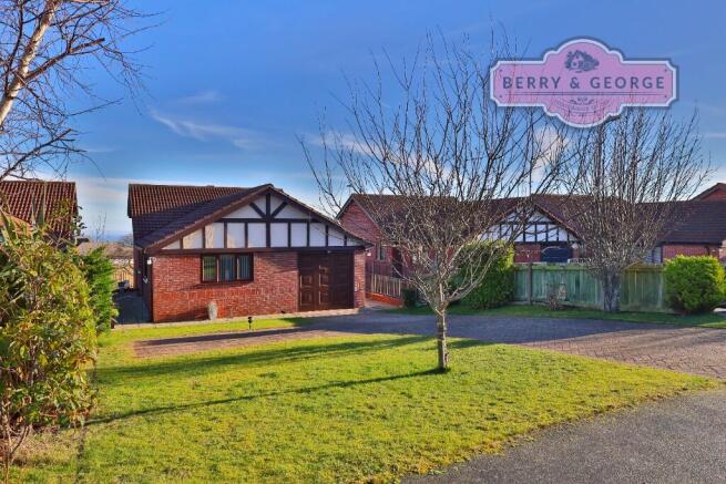 2 bed property, in Bryn Carrog, £325,000