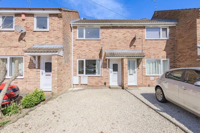 2 bed property, in Saxon Way, £198,000