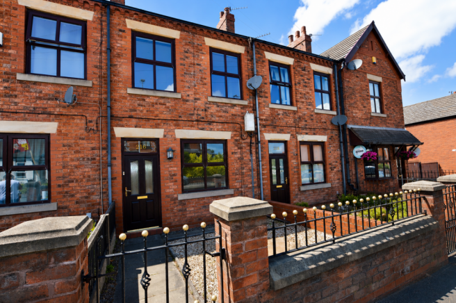 3 bed property, in Warrington Road, £140,000
