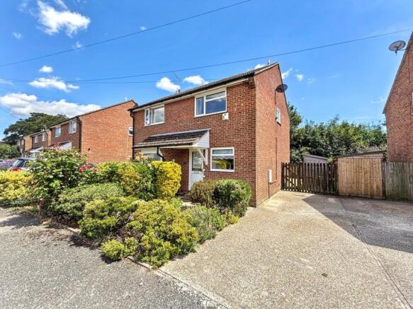 2 bed property, in Stevens Close, £257,500