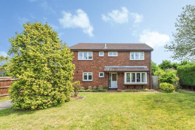 4 bed property, in Norris Close, £550,000