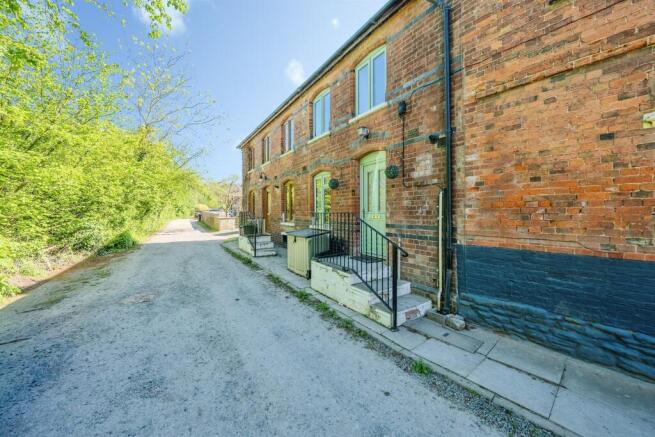 2 bed property, in St. Elizabeths Cottages, £140,000