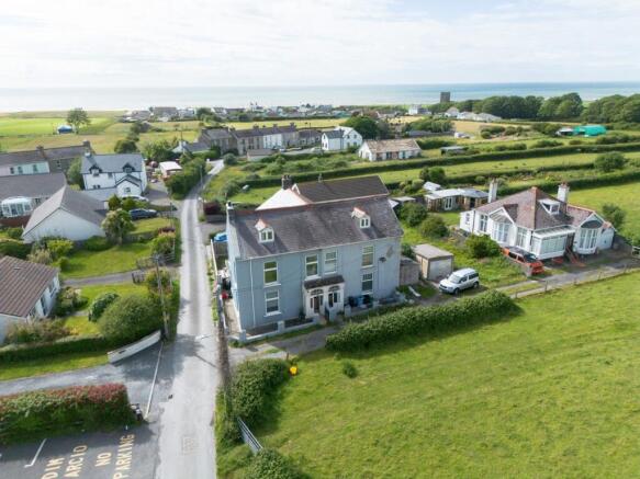 3 bed property, in Llanon SY23, £265,000