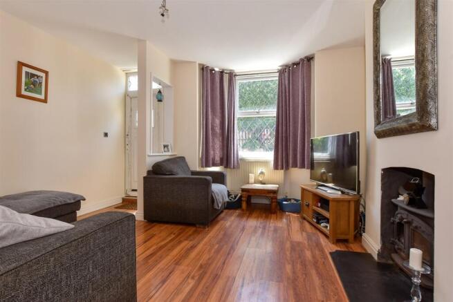 3 bed property, in Tennyson Road, £155,000