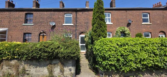 2 bed property, in Barnsfold Road, £250,000