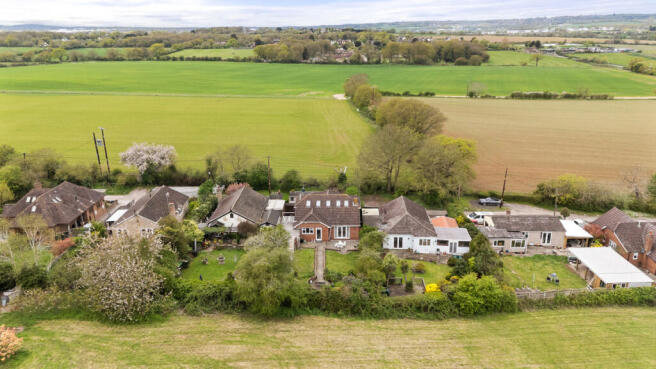 2 bed property, in Ramsden View Road, £500,000