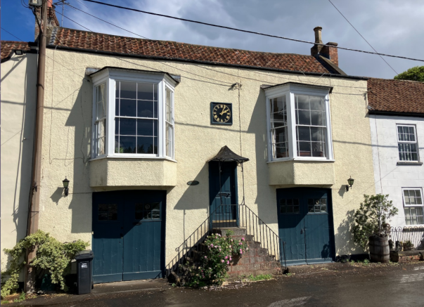 3 bed property, in Cross, £500,000