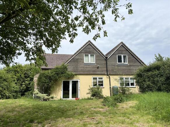 4 bed property, in Park Gate, £495,000