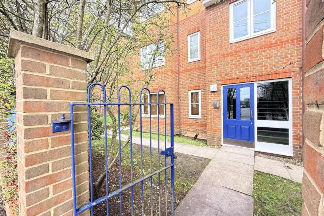 2 bed property, in Anders Corner, £140,000
