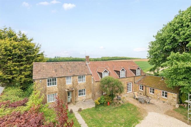 4 bed property, in Lopenhead, £599,950