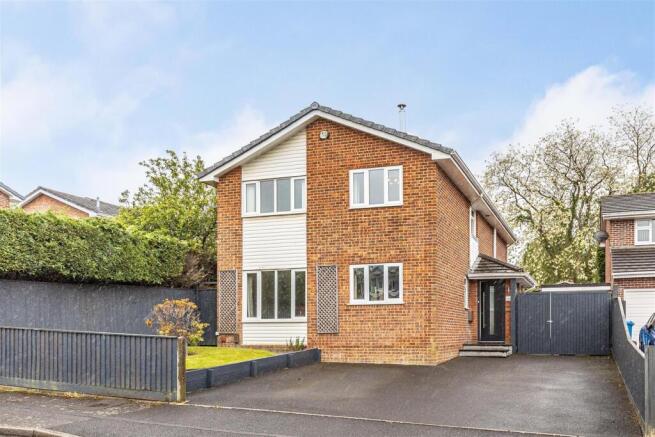 4 bed property, in Verity Crescent, £450,000