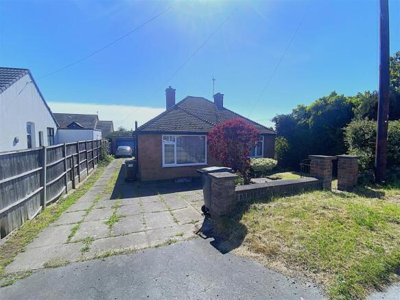 2 bed property, in Humberstone Lane, £250,000