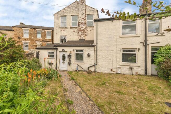 2 bed property, in Batley Road, £110,000