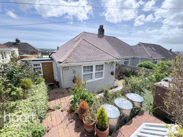 2 bed property, in Darwin Crescent, £250,000