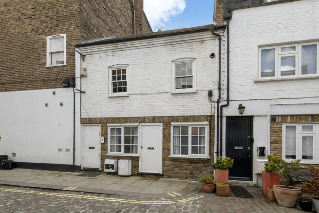 2 bed property, in Chippenham Mews, £900,000