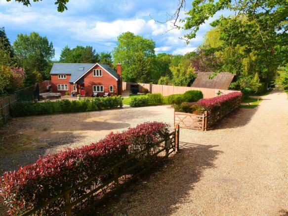 4 bed property, in Browning Hill Green, £900,000