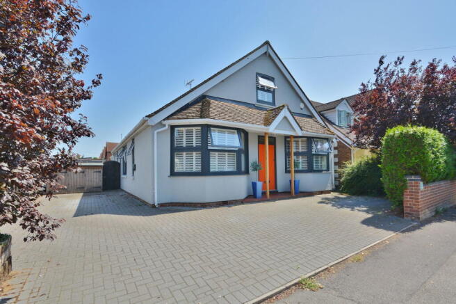 3 bed property, in Queens Road, £725,000
