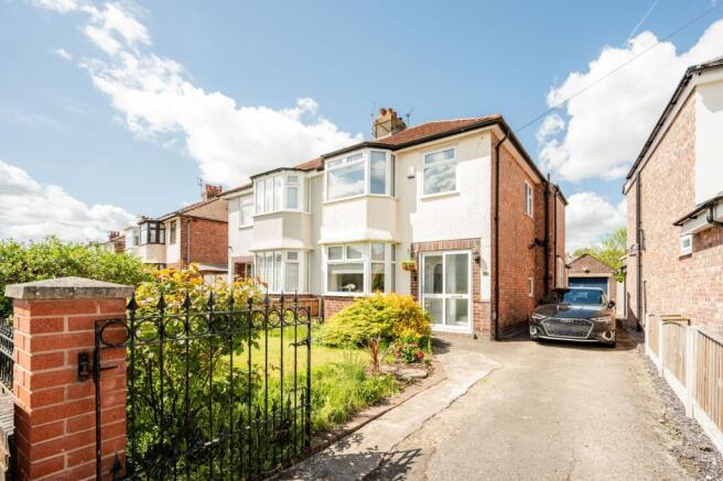 3 bed property, in Highfield Road, £295,000