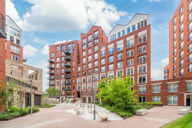 1 bed property, in 7a Exchange Gardens, £668,000