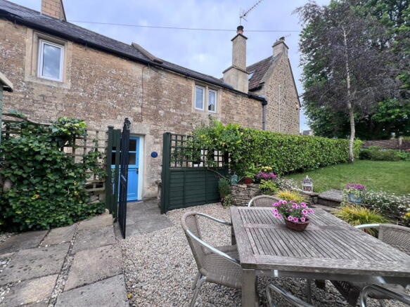 3 bed property, in Bradford Road, £350,000