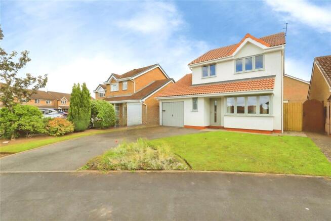 3 bed property, in Oatlands Way, £380,000