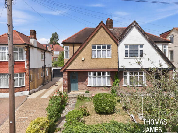 3 bed property, in Ashridge Gardens, £700,000