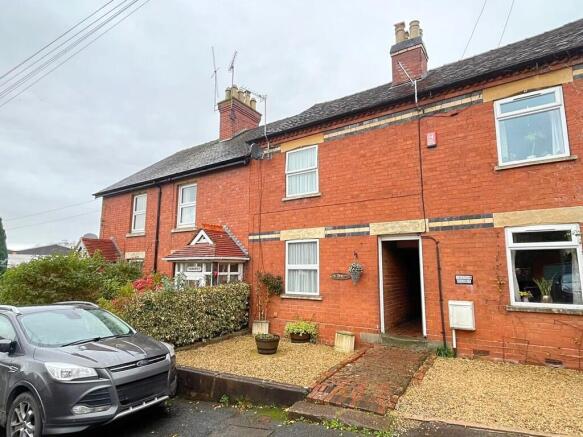 2 bed property, in Victoria Road, £185,000