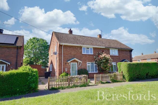 3 bed property, in Hall Estate, £350,000