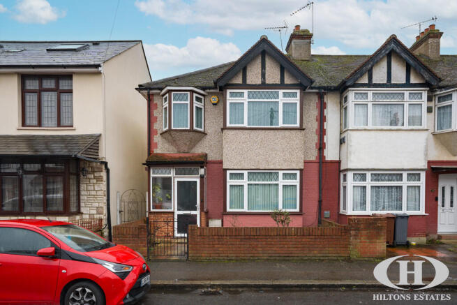 4 bed property, in Victoria Avenue, £595,000