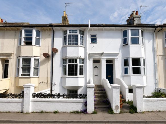 1 bed property, in Livingstone Road, £285,000