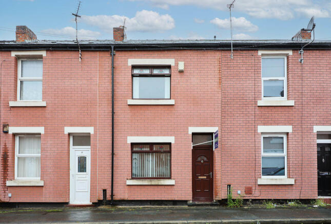 2 bed property, in Sydney Street, £90,000