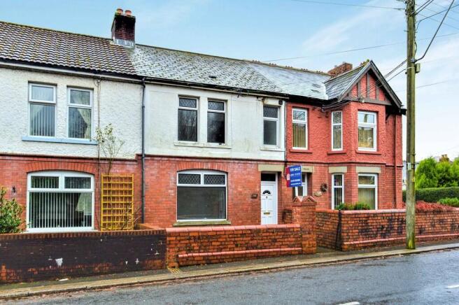 3 bed property, in Bloomfield Road, £185,000