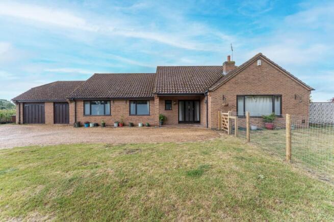 4 bed property, in Bury Road, £600,000