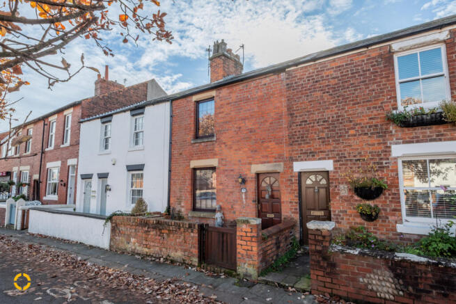 2 bed property, in North Clifton Street, £250,000