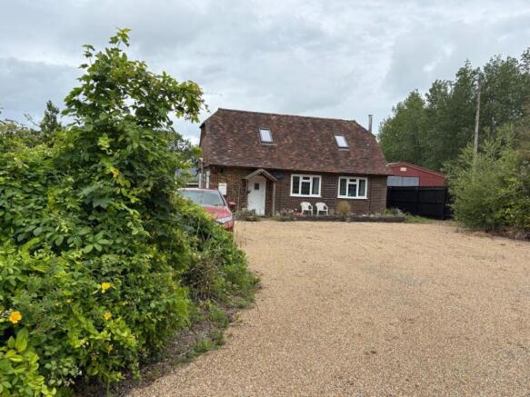 4 bed property, in Lodge Farm, £1,250,000
