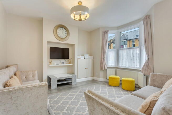 5 bed property, in Villiers Road, £800,000