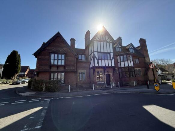 2 bed property, in School Hill, £215,000