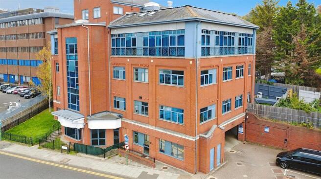 1 bed property, in Normandy House, £165,000