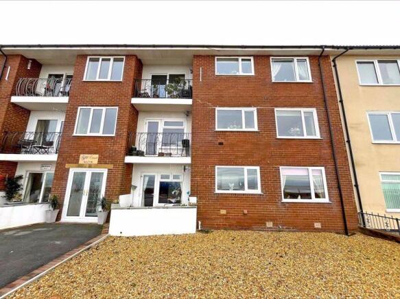 2 bed property, in Fylde Court, £95,000