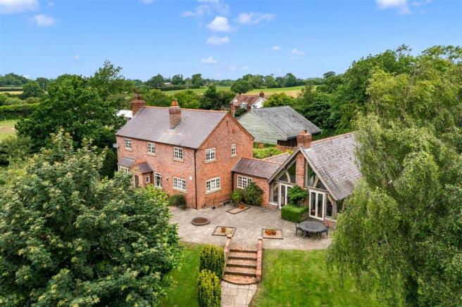 4 bed property, in Fieldway, £1,200,000