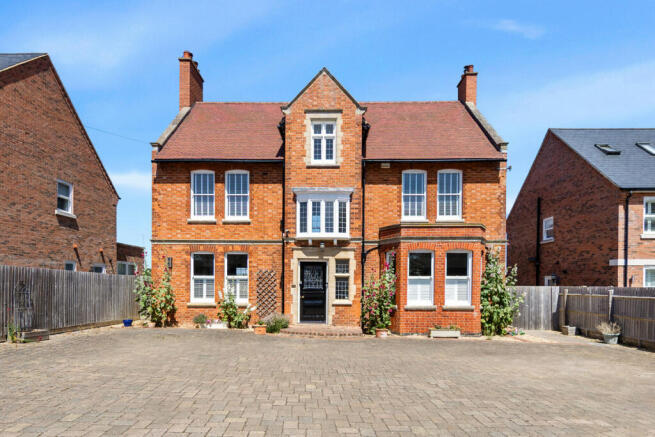 7 bed property, in Grange Road, £850,000