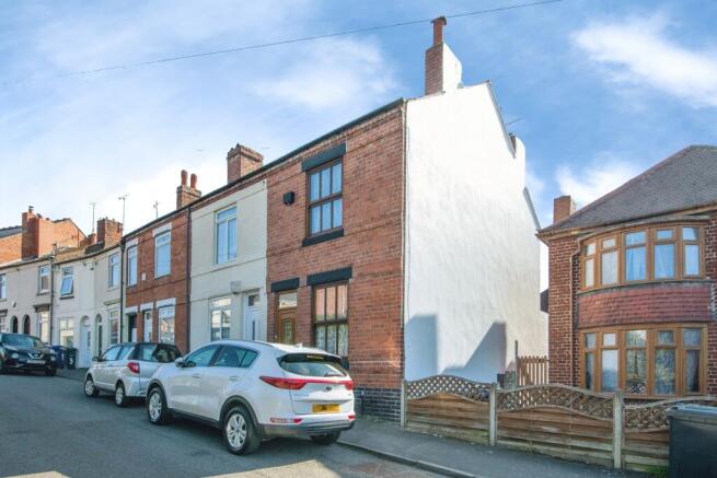 2 bed property, in Junction Street, £185,000